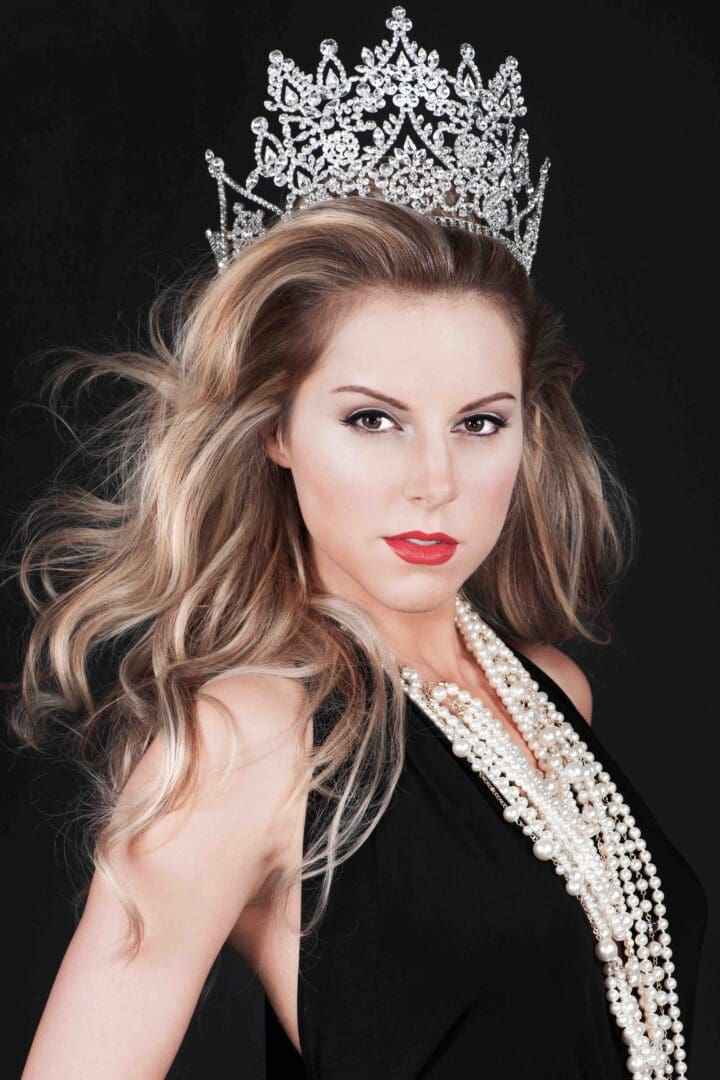 <a href="/2013-title-holder/"><div class="cap"><h4>Emily Kiss <br>
- Canada</h4>
<div>Miss Global 2013</div></div></a>